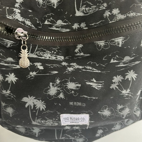 Tag Aloha (Hawaiian brand) day backpack, gently used - Picture 2 of 6